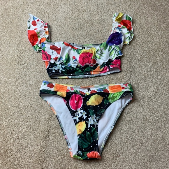 PrettyLittleThing off the shoulder v waist bikini set - Picture 2 of 8